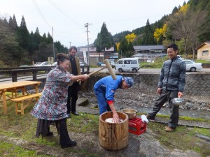 2011_1124そば打ち・与平の客0016