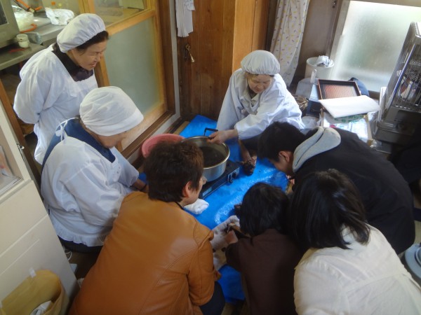 H・26・03・25・栃の実皮むき